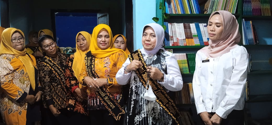 KUNJUNGAN BUNDA LITERASI KABUPATEN LAMPUNG TENGAH MARDIANA MUSA AHMAD